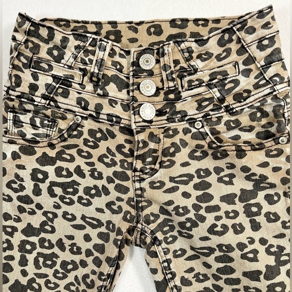 ALMOST FAMOUS Juniors Leopard Cheetah Animal Print Mid Rise Skinny Jeans Size 1 - Picture 3 of 16